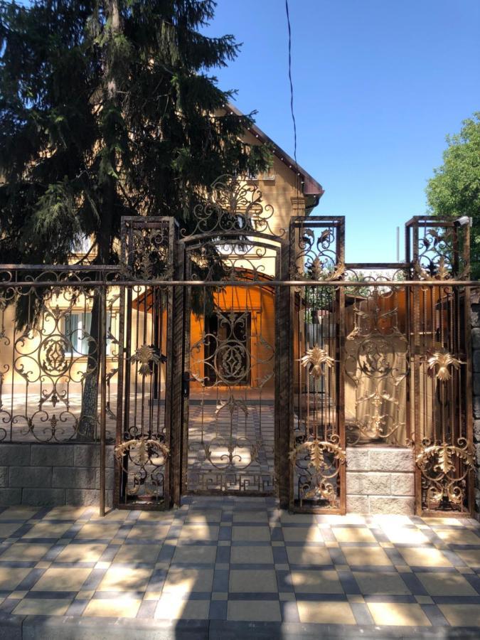 Hotel Lion Almaty Bagian luar foto