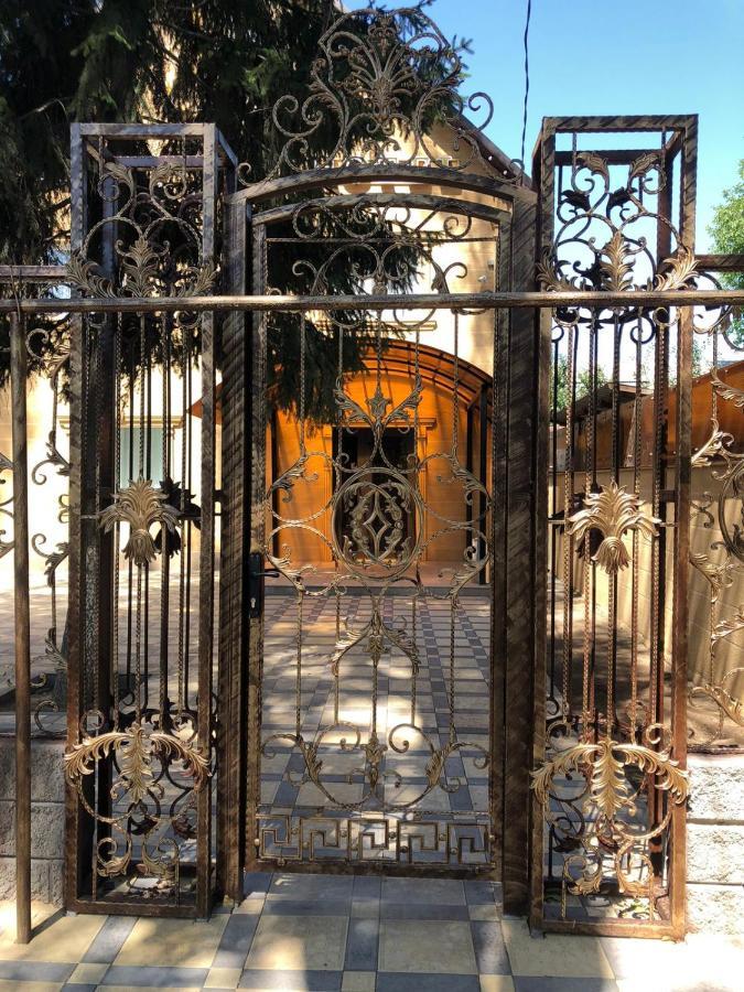 Hotel Lion Almaty Bagian luar foto
