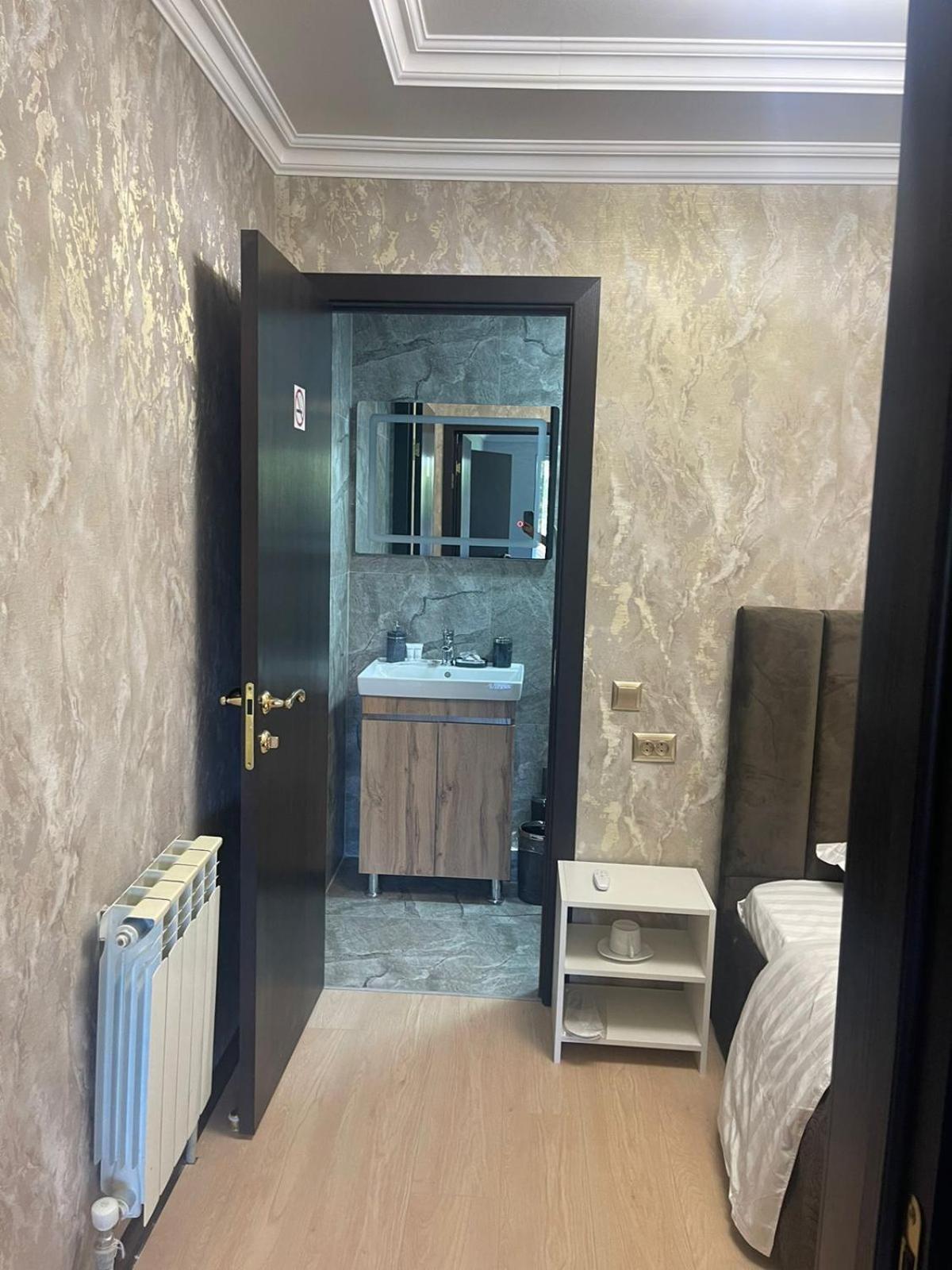 Hotel Lion Almaty Bagian luar foto