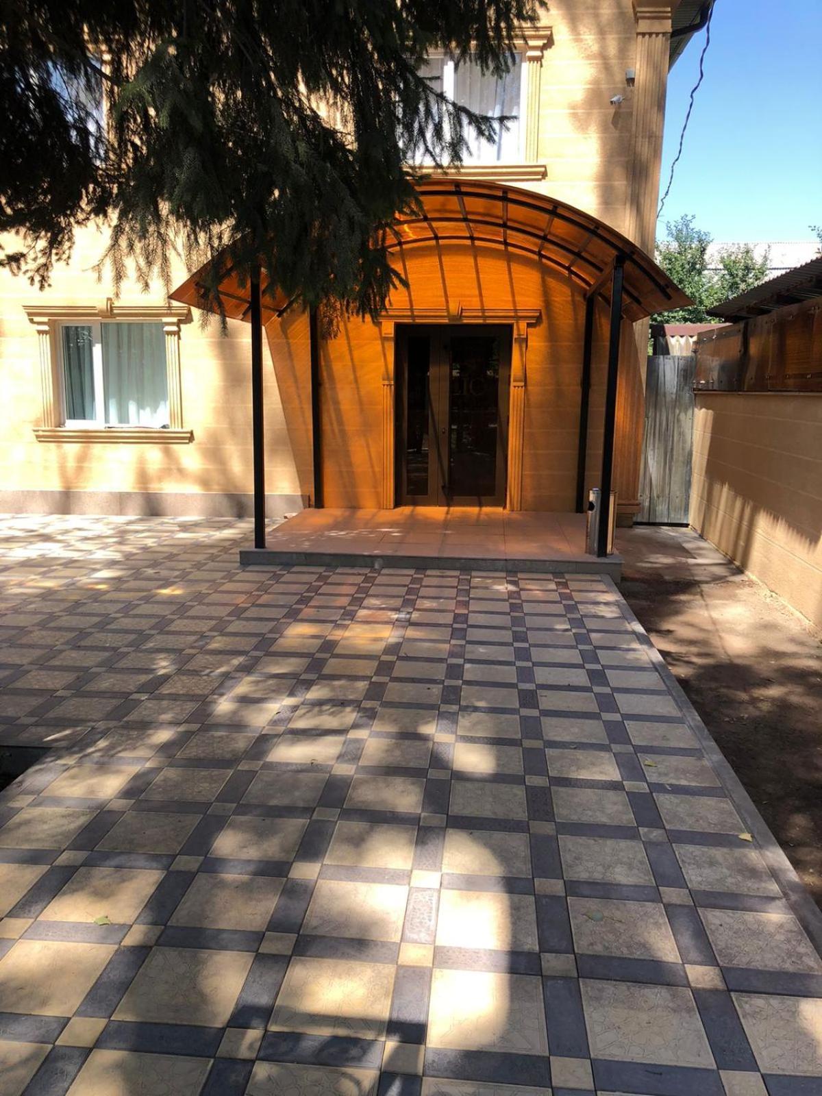 Hotel Lion Almaty Bagian luar foto
