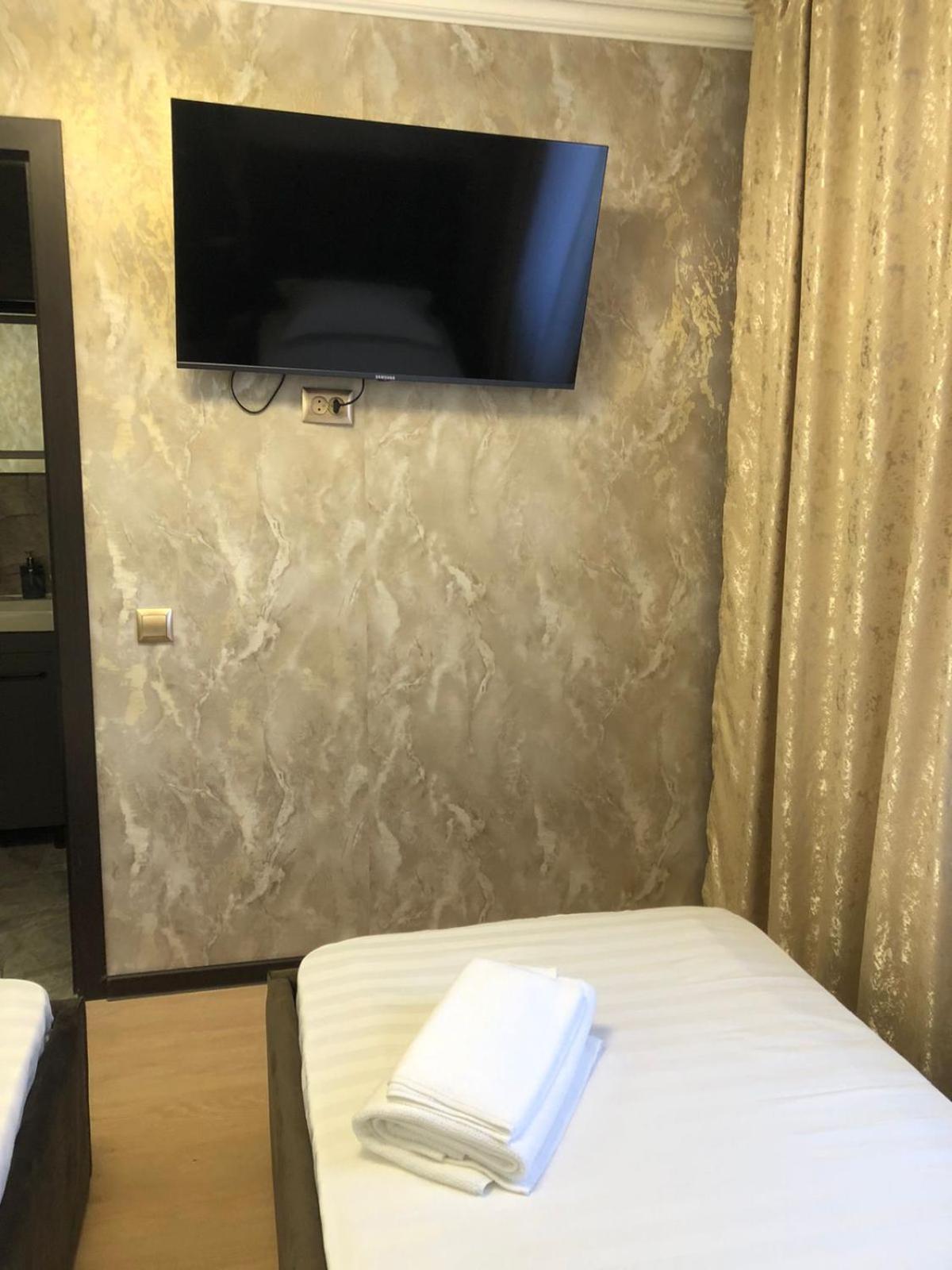 Hotel Lion Almaty Bagian luar foto